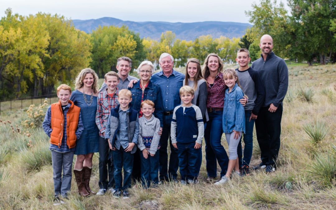 The {M} & {H} Extended Family of 14 at Writer’s Vista Park [Littleton photographer]