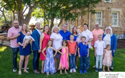 The {M} extended family photo session at the Stone House along the Bear Creek greenbelt Lakewood trail by Littleton photographer