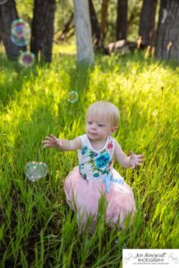 Littleton family photographer Stone House Lakewood Bear Creek greenbelt photography session extended kids grandchildren grandparents cousins siblings summer boys girls one year old bubbles