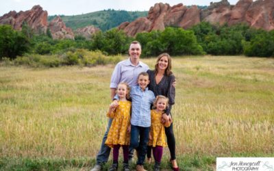 The {M} family of 5 at Roxborough State Park in Colorado by Littleton photographer