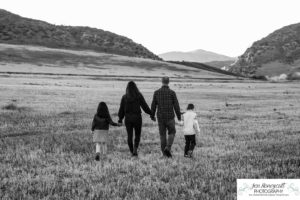 Littleton family photographer Hildebrand Ranch Colorado farm barn boy girl siblings brother sister mother father sunset golden natural light photography foothills view children kids broken arm fall photo session black and white