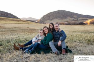 Littleton family photographer Hildebrand Ranch Colorado farm barn boy girl siblings brother sister mother father sunset golden natural light photography foothills view children kids broken arm