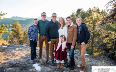 The {W} family of 7 at Mt. Falcon park by Littleton photographer