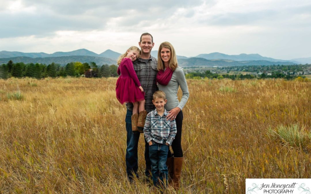 The {G} family mini photo session by local Littleton photographer at a park in Ken Caryl