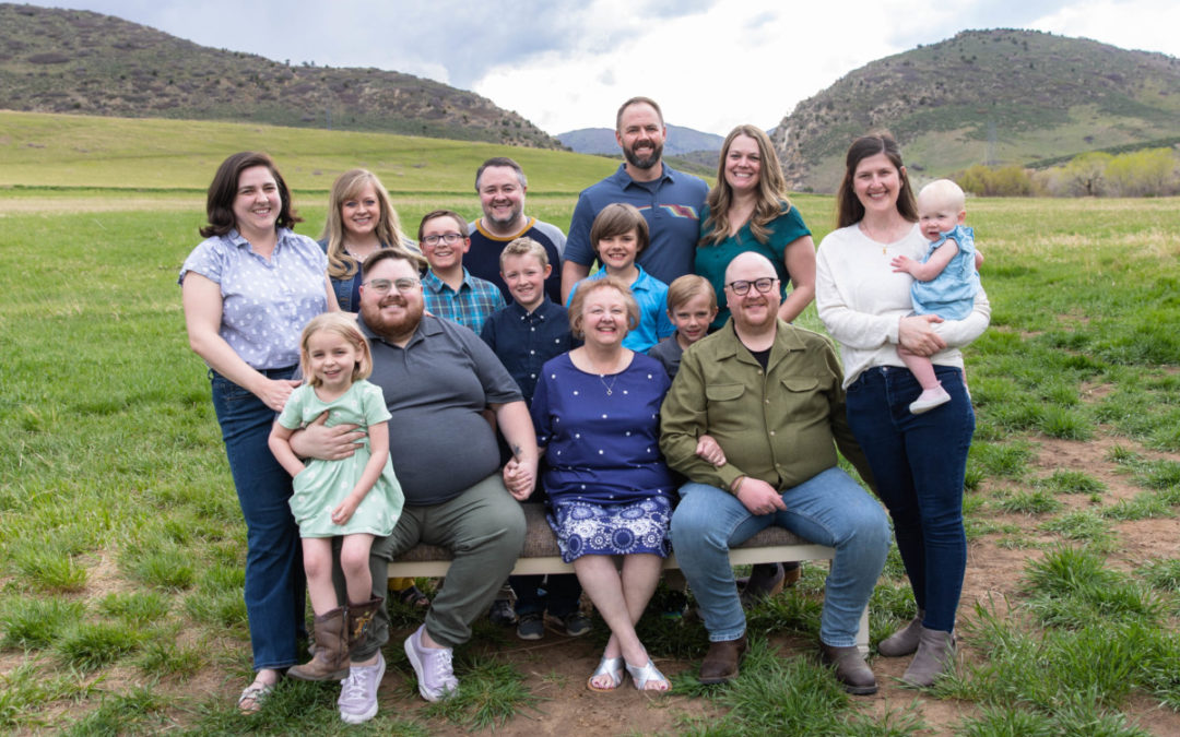 The {M} extended family photo session by Littleton photographer at Hildebrand Ranch