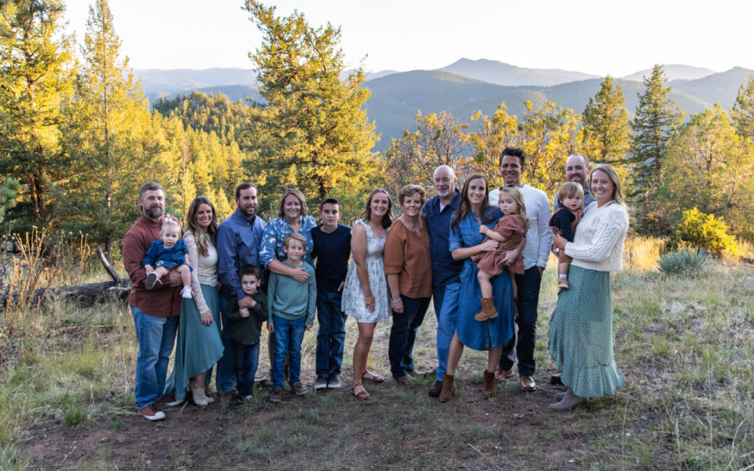 An extended family photo session at Mt. Falcon park