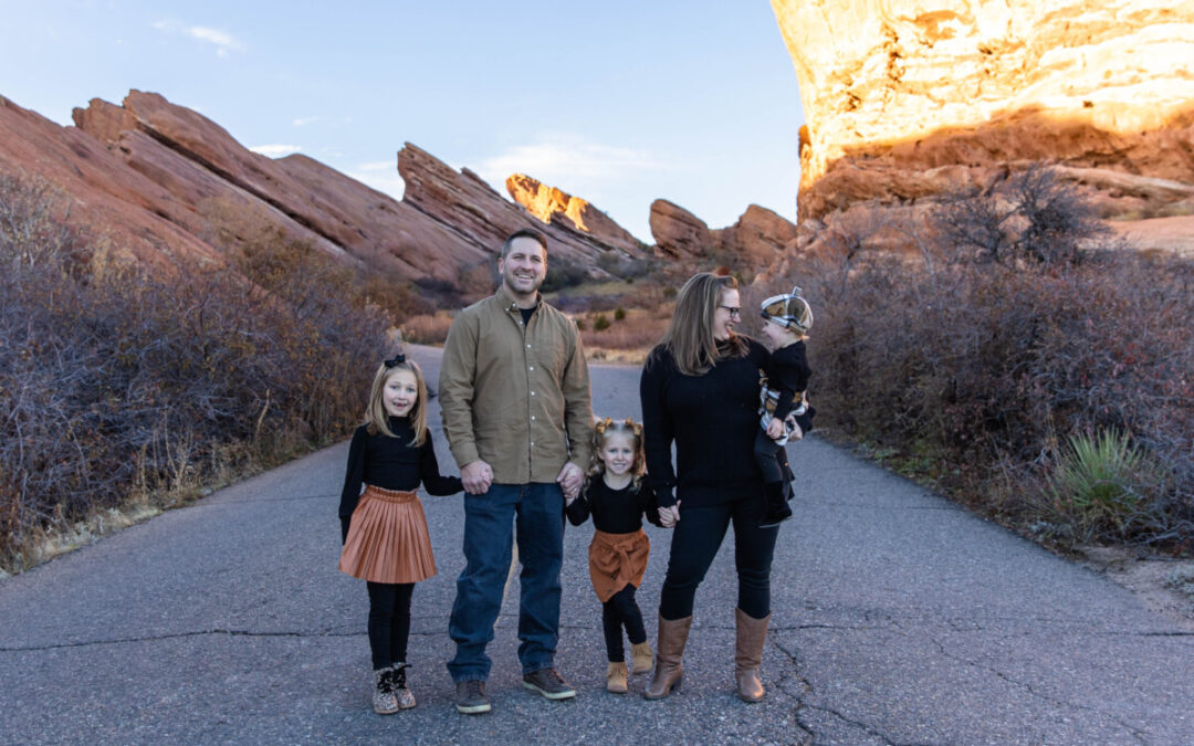 The {T} family of 5 at Red Rocks by Littleton photographer