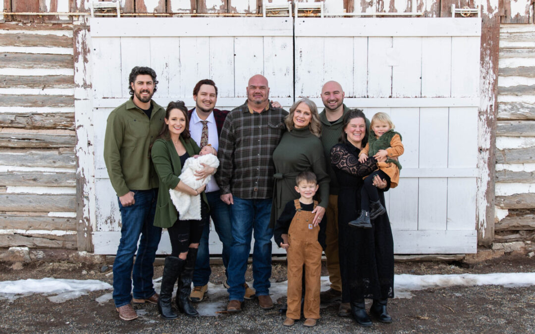 An extended family photo session at Hildebrand Ranch in Littleton