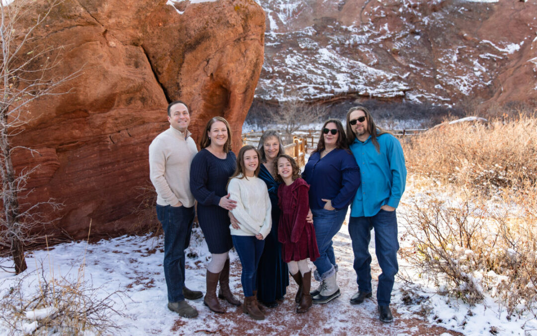 The {T} extended family at Red Rocks by Littleton photographer