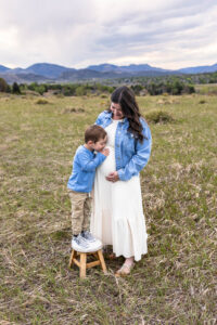 Littleton maternity photographer in Colorado with family