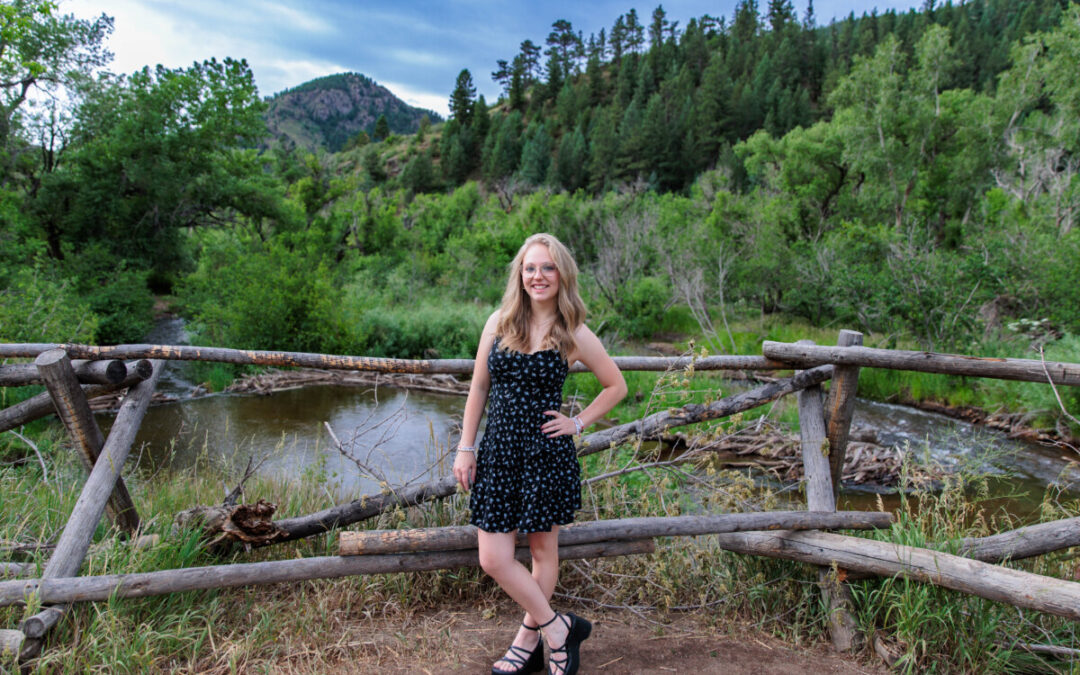 Alix’s high school senior photo session at Lair O’ the Bear