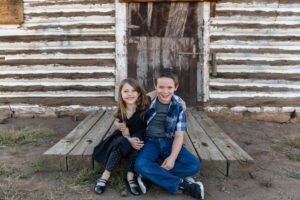 Littleton family photographer Hildebrand Ranch park Colorado foothills fall photography brother sister mother father son daughter siblings barn trees