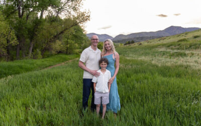 The {L} family at Bear Creek Lake park by Littleton photographer