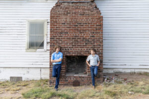 Littleton family photographer Fly'N B park Colorado Highlands Ranch photography sunset brothers mother father sons boys high school senior teenagers old house