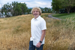 Littleton high school senior photographer Colorado Dakota Ridge class of 2026 nursing student photography South Valley red rocks sunset Writer's Vista park flowers family siblings mother father brother sister daughter son