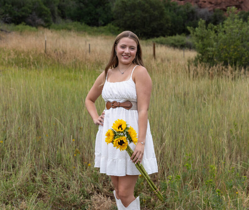 Caitlyn’s senior portrait & family photo session in Littleton