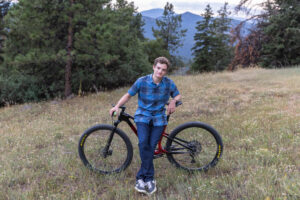 Littleton high school senior photographer Colorado mountain bike biker Colorado photography Mt. Falcon Park sunset mountain views teen teenager boy