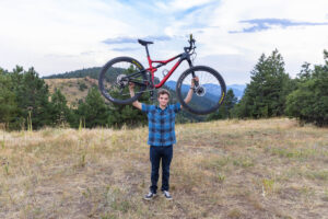 Littleton high school senior photographer Colorado mountain bike biker Colorado photography Mt. Falcon Park sunset mountain views teen teenager boy