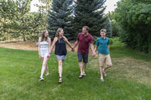 Littleton high school senior photographer Heritage class of 2026 dance dancer ballet pointe shoes family photography house home brother sister siblings Colorado