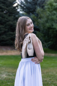 Littleton high school senior photographer Heritage class of 2026 dance dancer ballet pointe shoes family photography house home brother sister siblings Colorado