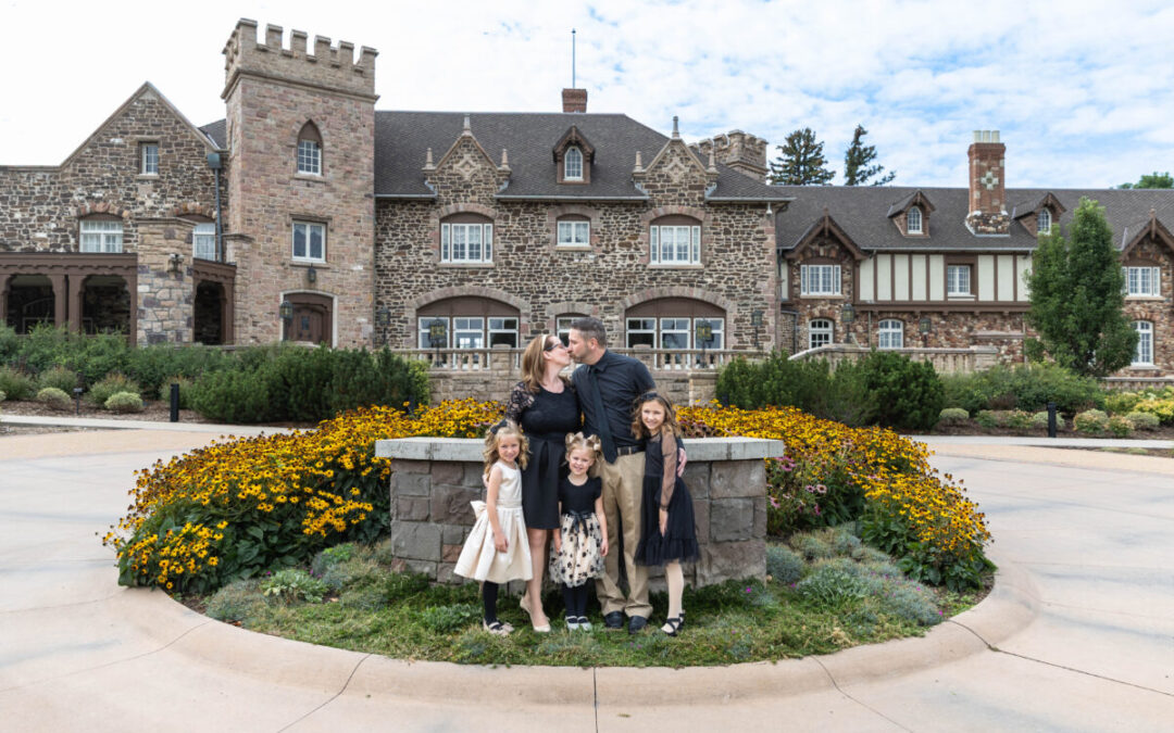 The {T} family of 5 photo session at the Highlands Ranch Mansion
