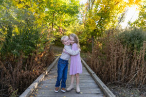 Littleton family photographer dog twins Fly'N B Park in Highlands Ranch Colorado photography fall leaves siblings brother sister beagle
