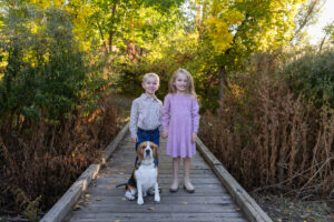 Littleton family photographer dog twins Fly'N B Park in Highlands Ranch Colorado photography fall leaves siblings brother sister beagle