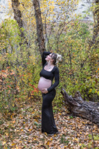 Littleton maternity and baby photographer family bump pregnant pregnancy Lair O' the Bear Park Colorado photography fall color leaves cowboy hats mother
