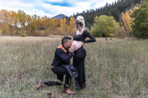 Littleton maternity and baby photographer family bump pregnant pregnancy Lair O' the Bear Park Colorado photography fall color leaves cowboy hats