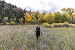 Littleton family and high school senior photographer Lair o' the Bear Colorado photography fall color teenager teen friends kids mother father children siblings