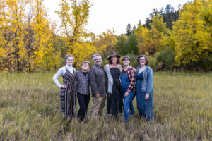 Littleton family and high school senior photographer Lair o' the Bear Colorado photography fall color teenager teen friends kids mother father children siblings