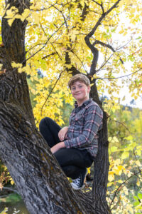 Littleton family and high school senior photographer Lair o' the Bear Colorado photography fall color teenager teen friends kids mother father children siblings