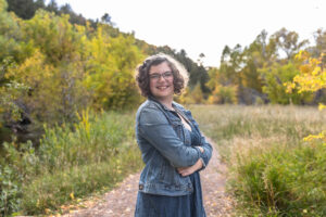 Littleton family and high school senior photographer Lair o' the Bear Colorado photography fall color teenager teen friends kids mother father children siblings