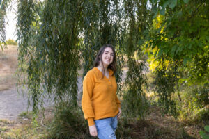 Littleton family photographer Fly'N B park Highlands Ranch Colorado photography fall color teens teenagers adult children siblings mother father sisters brother water pond marriage married