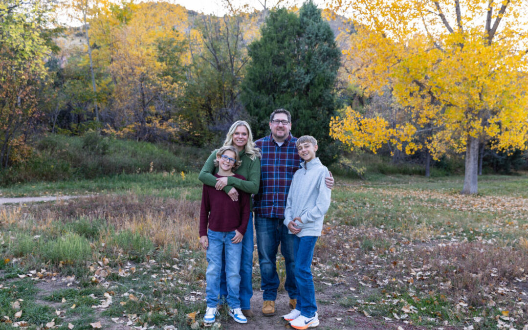 The {M} family of 4 at Morrison Park by Littleton photographer
