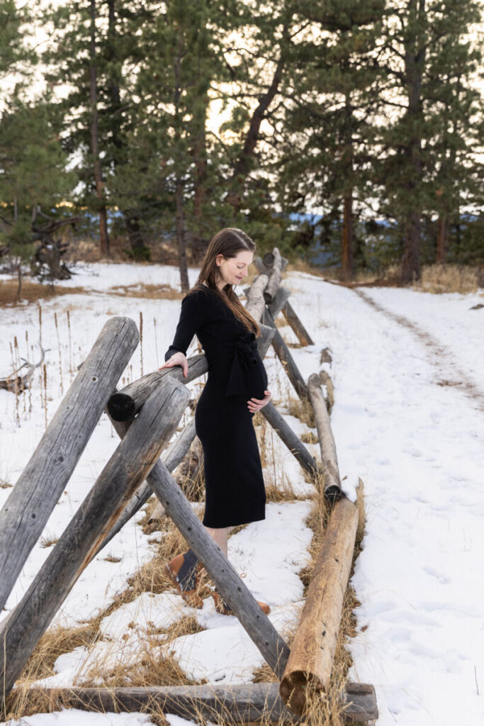 Snowy maternity and baby bump photography.