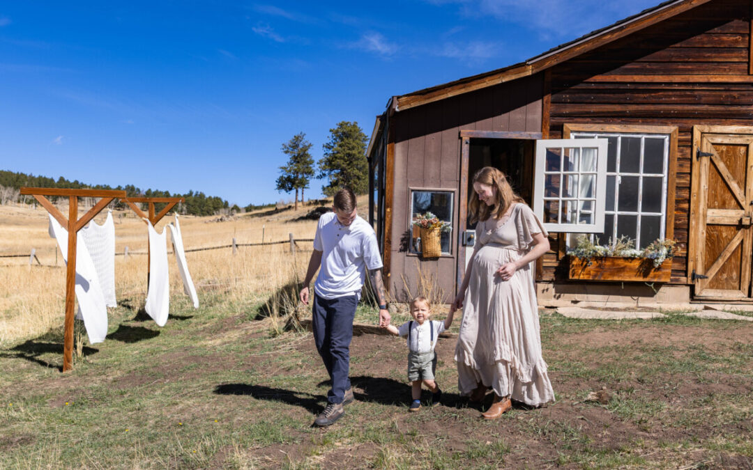 A maternity and family session in Conifer, Colorado