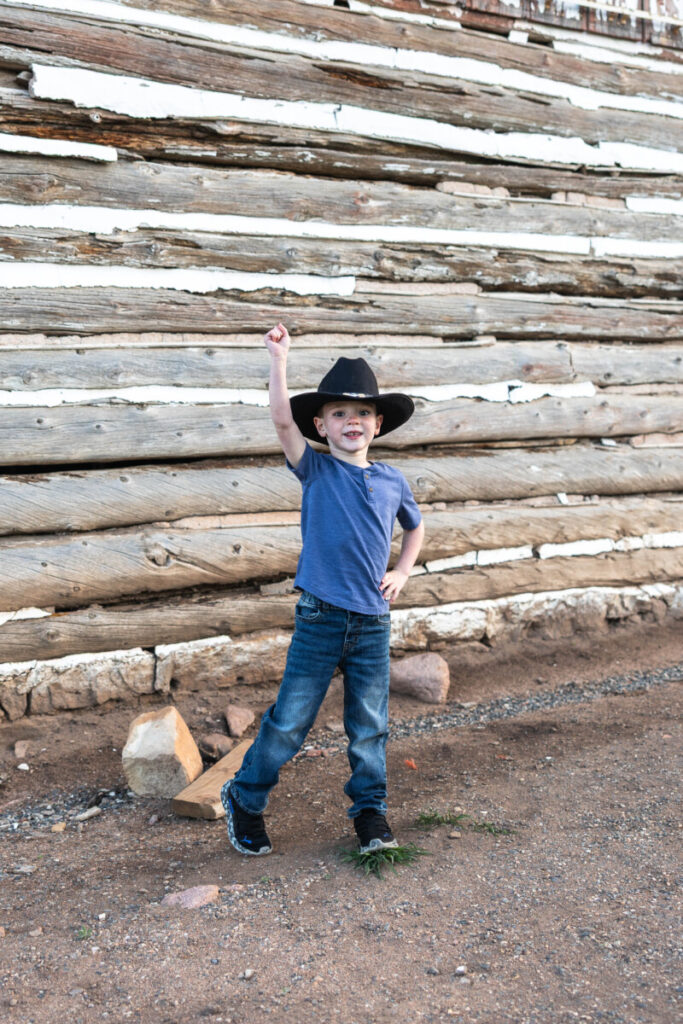 Colorado child and family photographer at Hildebrand Ranch with a barn