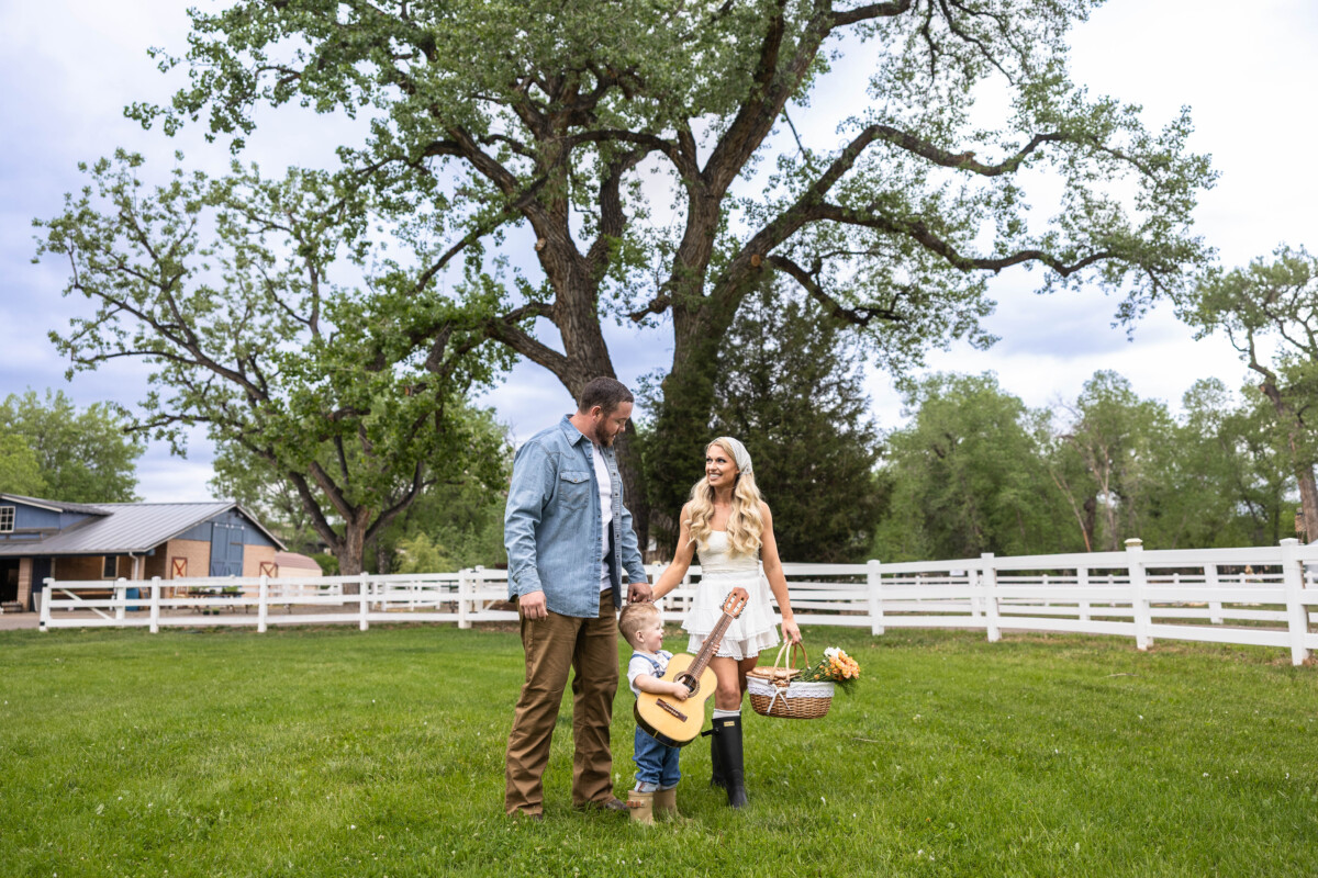 Littleton family photographer at a farm in Colorado