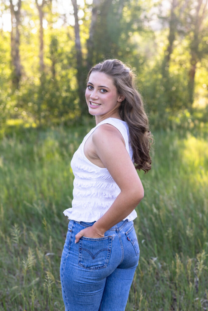 Teen girl senior photography session at Lair O' the Bear park