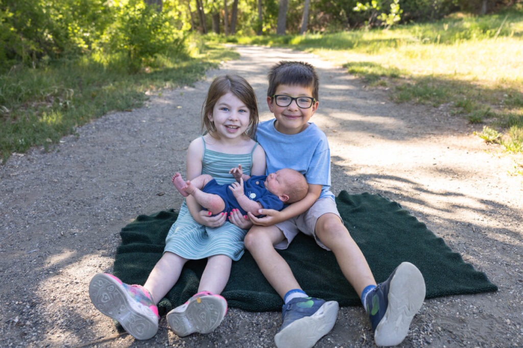 Colorado child photographer with baby and siblings