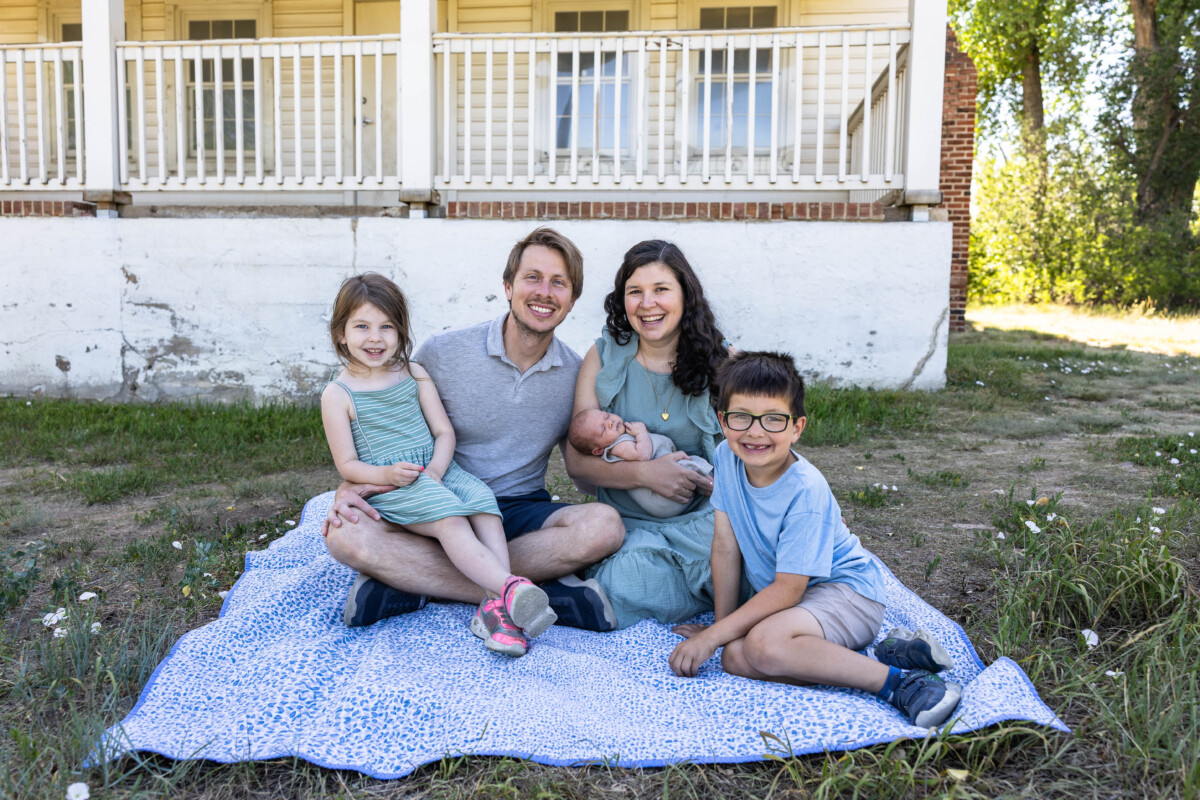 Family photography photo session at Fly'N B Park in Colorado