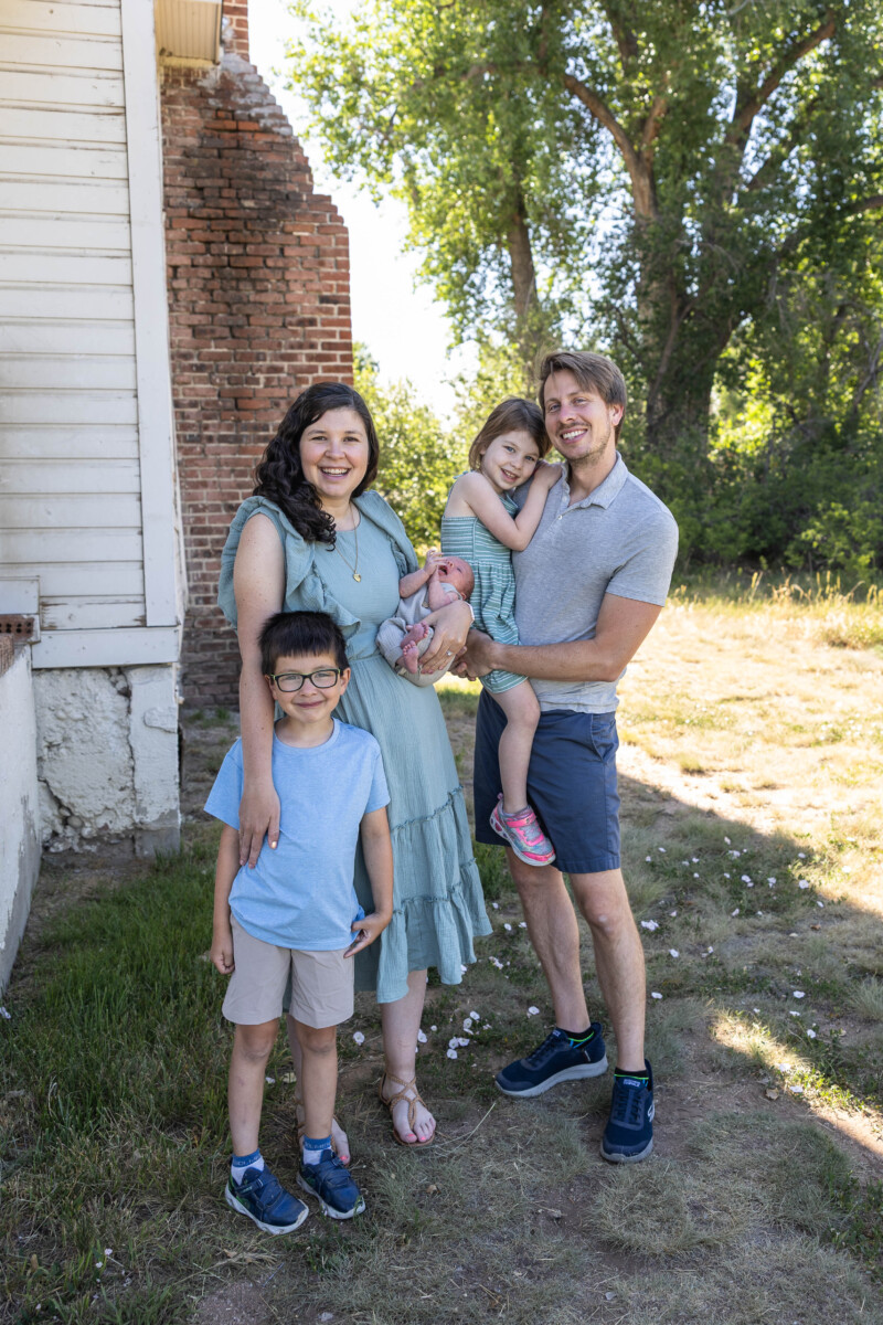 Family photo session in Highlands Ranch Colorado at Fly'N B Park with new baby