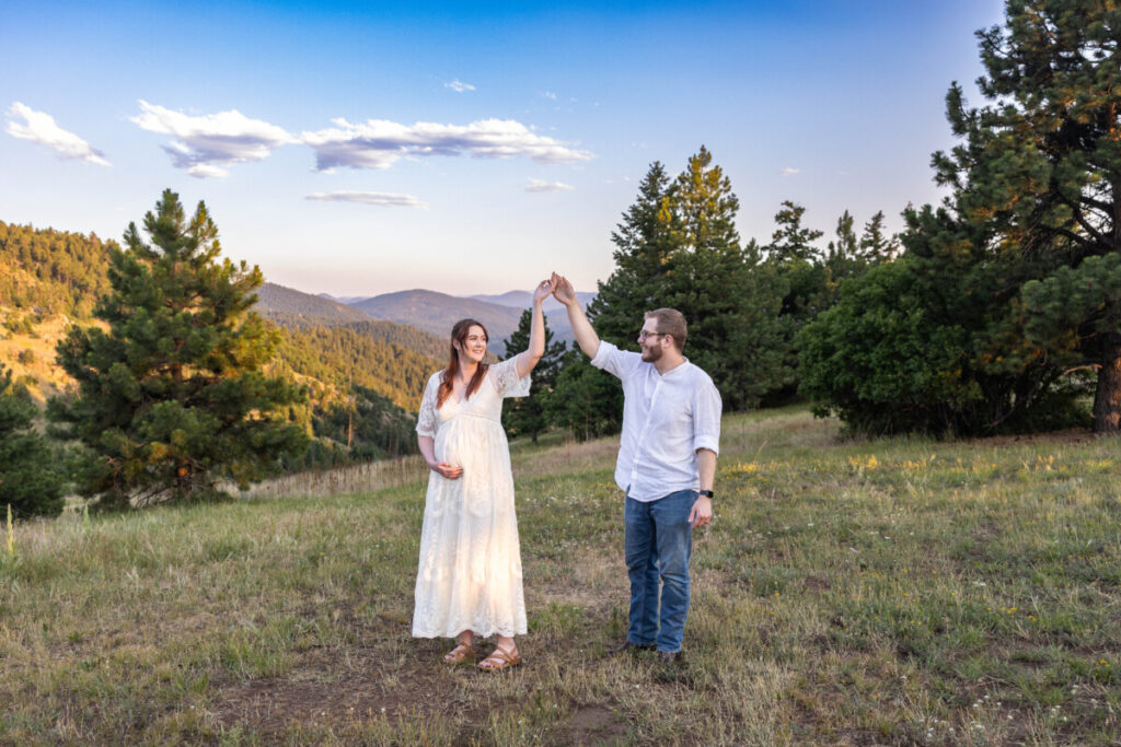 Family and maternity photo session in Colorado with mountain views