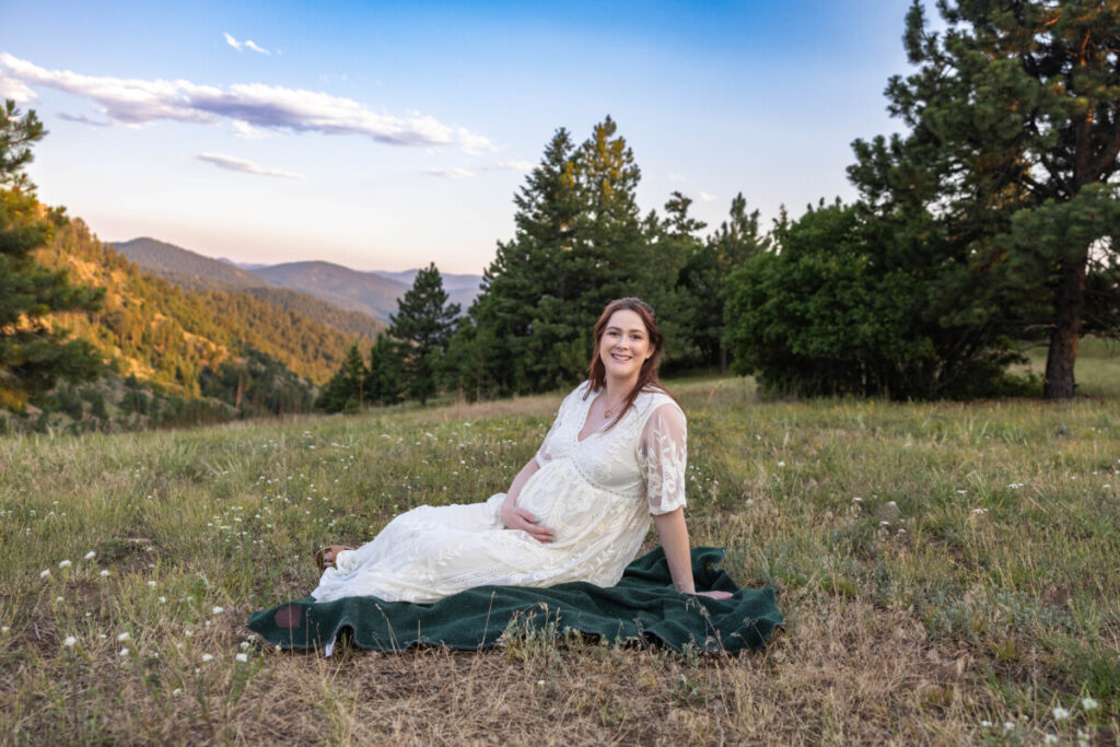 Colorado maternity photo session with mountain views