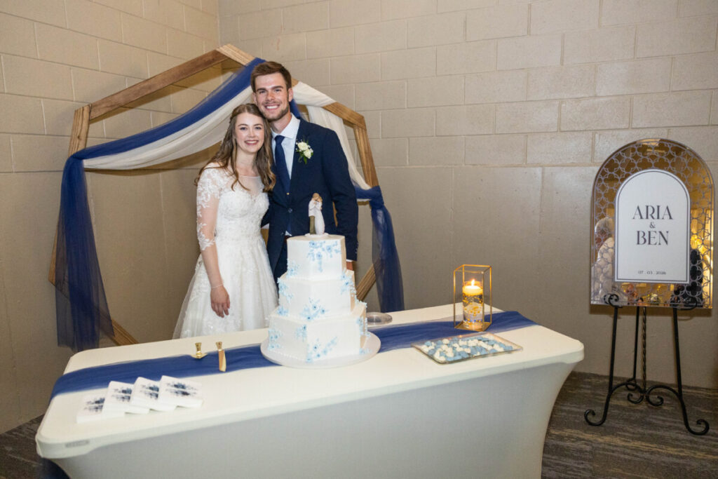 Colorado wedding cake cutting photos