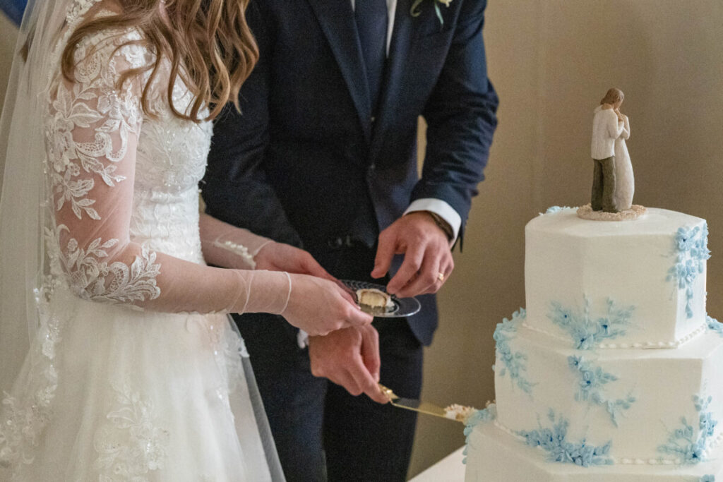 Colorado bride and groom cutting cake