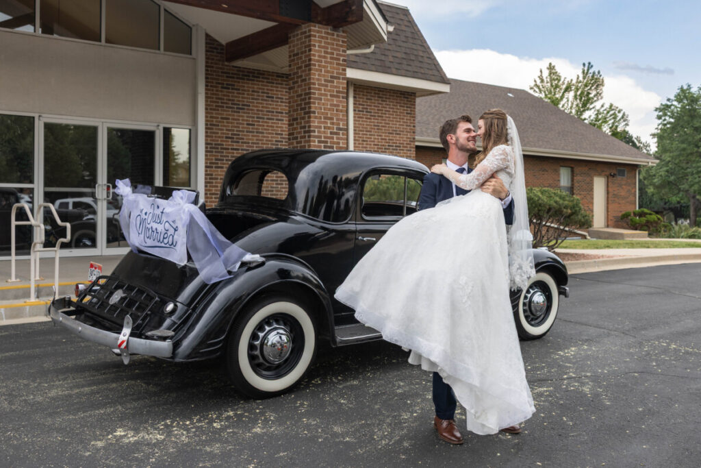 Colorado wedding with bride and groom