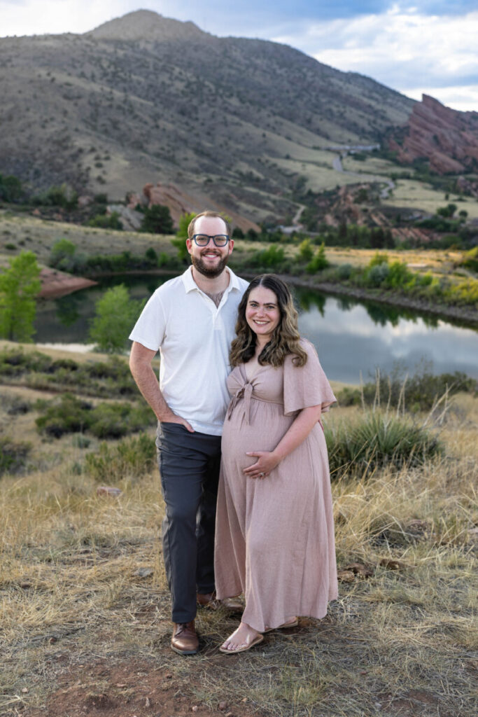 Maternity and family photography session in Colorado with red rocks