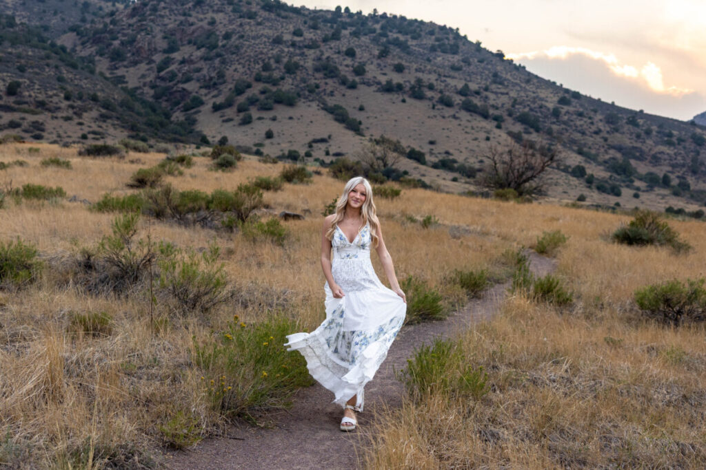 Colorado high school senior sunset photography session with the foothills